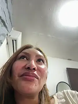 Snapshot of Rhieanne chatting on April 7, 2026, 6:47 am Rhieanne online show from April 7, 2026, 6:47 am