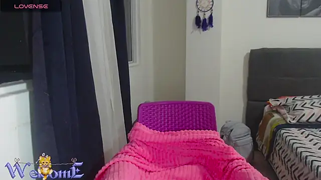 Moon Velvet online show from February 3, 2026, 11:32 pm