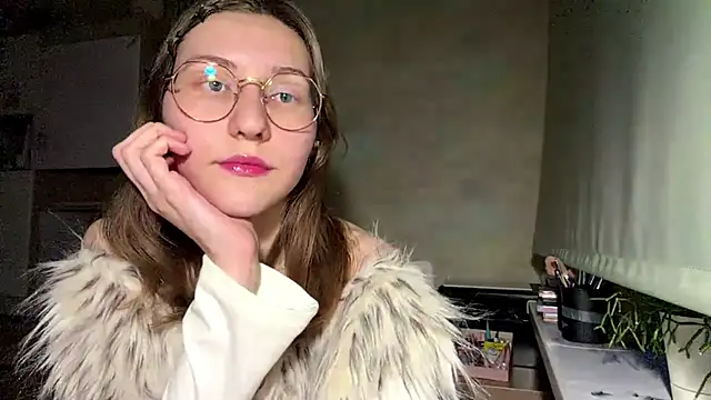 Miaaa Moon online show from April 22, 2026, 4:08 pm