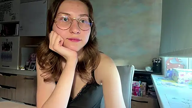 Miaaa Moon online show from May 6, 2026, 3:28 pm
