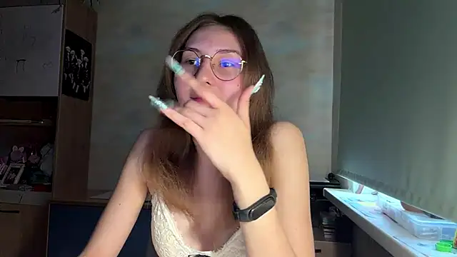 Miaaa Moon online show from June 9, 2026, 4:29 pm