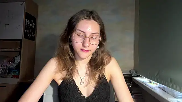 Miaaa Moon online show from June 15, 2026, 4:42 pm