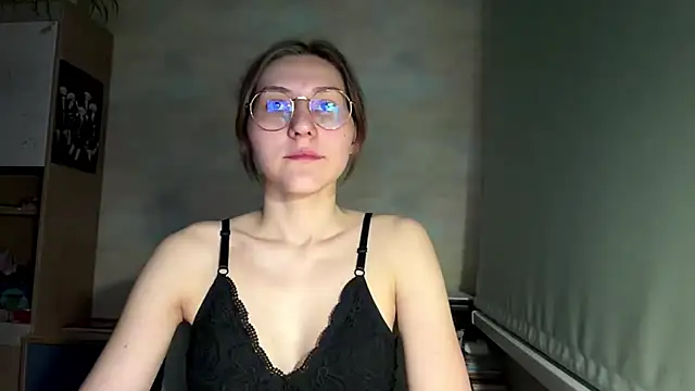 Miaaa Moon online show from June 21, 2026, 8:33 pm