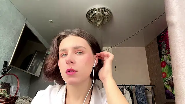 HannahDoll1 online show from February 5, 2026, 1:21 am