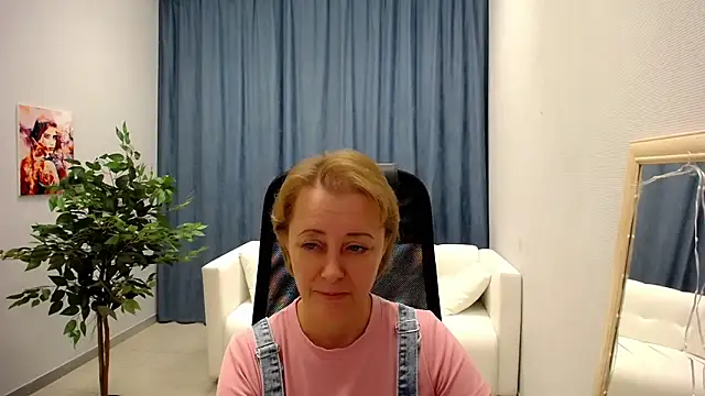 MONA W online show from May 27, 2026, 11:07 am