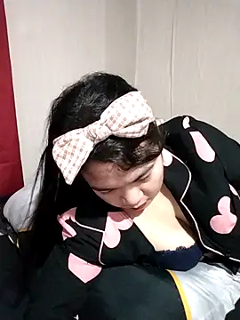 Zyramae 25 online show from March 20, 2026, 6:02 pm