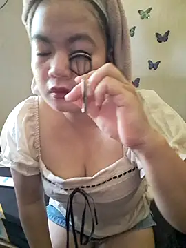 Snapshot of Zyramae_25 chatting on July 16, 2026, 2:50 am Zyramae 25 online show from July 16, 2026, 2:50 am