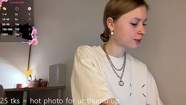 Flexiblegirl online show from March 13, 2026, 5:52 pm