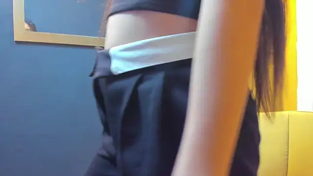 Vaiolletcooper online show from March 26, 2026, 3:50 pm