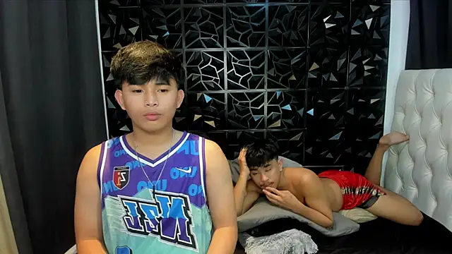 Snapshot of xlovercutietwink chatting on April 6, 2026, 6:20 pm xlovercutietwink online show from April 6, 2026, 6:20 pm