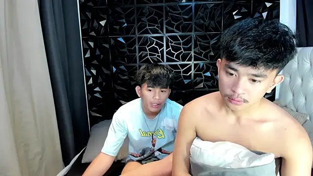 Snapshot of xlovercutietwink chatting on April 10, 2026, 4:39 am xlovercutietwink online show from April 10, 2026, 4:39 am