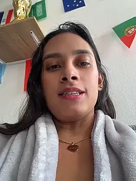 Snapshot of LunaHeat chatting on July 10, 2026, 3:14 pm LunaHeat online show from July 10, 2026, 3:14 pm