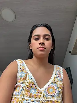 Snapshot of LunaHeat chatting on July 23, 2026, 2:59 pm LunaHeat online show from July 23, 2026, 2:59 pm