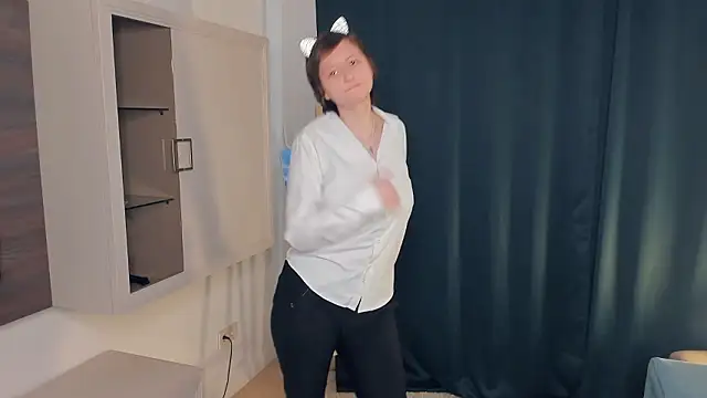 CarenSamele online show from February 3, 2026, 8:30 am