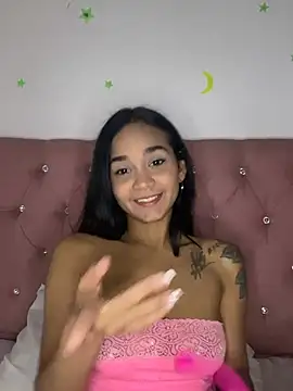 Snapshot of Maria_x_Alejandra chatting on April 29, 2026, 9:43 pm Maria x Alejandra online show from April 29, 2026, 9:43 pm
