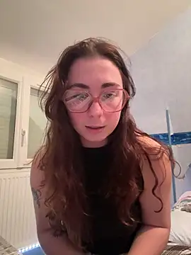 Lunavelveet online show from February 6, 2026, 8:45 pm