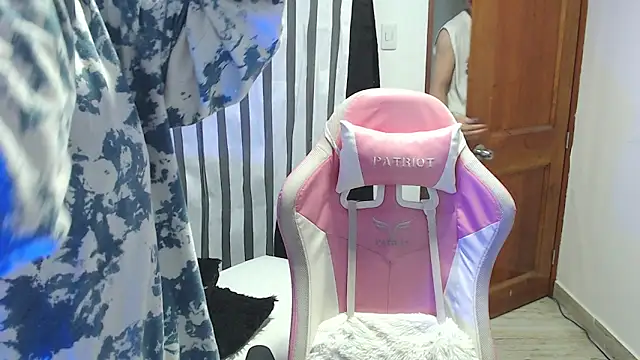 Snapshot of Ariana_Esteban07 chatting on March 12, 2026, 11:16 am Ariana Esteban07 online show from March 12, 2026, 11:16 am