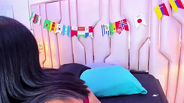 NicollJabocs online show from June 27, 2026, 2:05 am