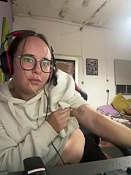 ParejaCanaria12 online show from February 7, 2026, 2:21 pm