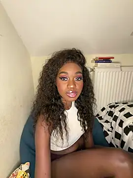 Amber-Noire online show from February 2, 2026, 7:56 pm