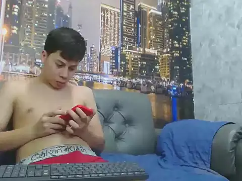 santiago xxxcol online show from April 22, 2026, 11:39 pm