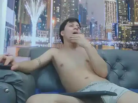 santiago xxxcol online show from May 4, 2026, 11:45 pm