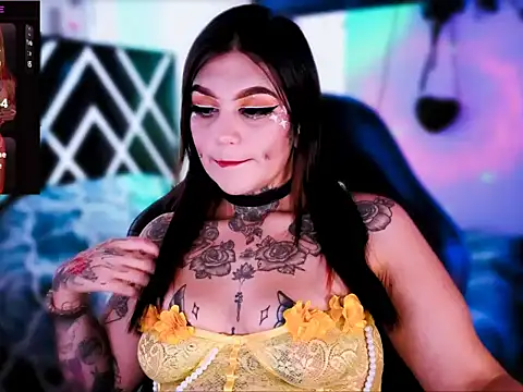 Zoeee 001 online show from February 6, 2026, 7:39 pm