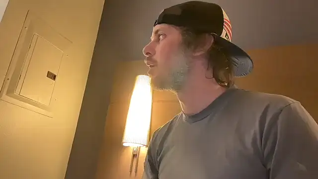 Snapshot of mr_mrs_glitter chatting on March 10, 2026, 5:56 am mr mrs glitter online show from March 10, 2026, 5:56 am