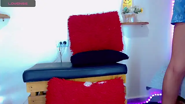 Darianna Atehortua online show from March 3, 2026, 9:42 pm