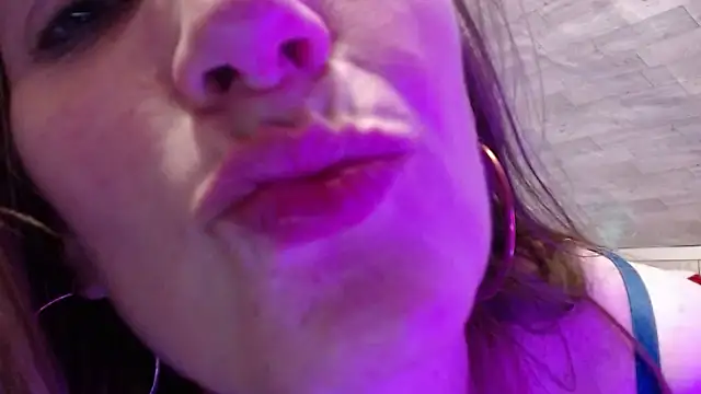 Snapshot of Roxxxanne069 chatting on February 23, 2026, 6:11 am Roxxxanne069 online show from February 23, 2026, 6:11 am