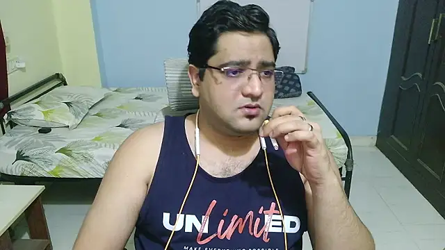 Charmer-Boy online show from February 1, 2026, 8:13 am