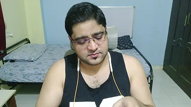 Charmer-Boy online show from February 4, 2026, 5:46 am