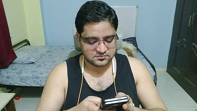 Charmer-Boy online show from February 4, 2026, 7:53 pm