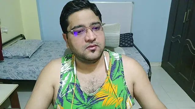 Charmer-Boy online show from February 6, 2026, 4:39 am