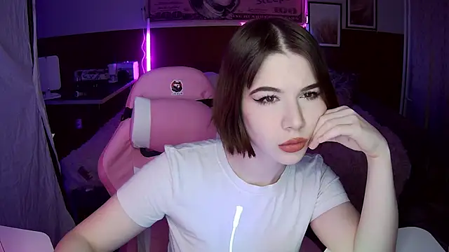 Snapshot of KrissCherri chatting on February 16, 2026, 10:17 pm KrissCherri online show from February 16, 2026, 10:17 pm