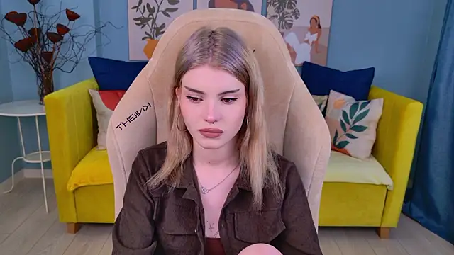 ScarletBlackwood online show from March 24, 2026, 5:01 am