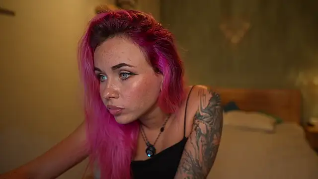 Sarah Pink online show from November 13, 2025, 1:21 pm