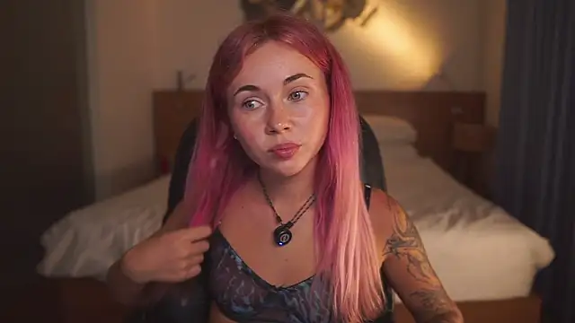 Snapshot of Sarah_Pink chatting on March 26, 2026, 1:49 pm Sarah Pink online show from March 26, 2026, 1:49 pm