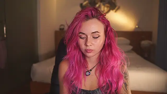 Snapshot of Sarah_Pink chatting on May 1, 2026, 2:32 pm Sarah Pink online show from May 1, 2026, 2:32 pm