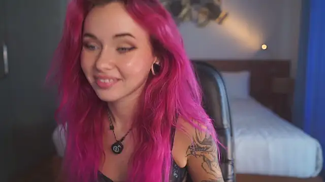 Snapshot of Sarah_Pink chatting on July 25, 2026, 9:18 am Sarah Pink online show from July 25, 2026, 9:18 am