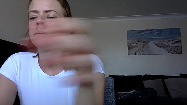 Snapshot of ElizabethArden42- chatting on May 24, 2026, 11:37 am ElizabethArden42- online show from May 24, 2026, 11:37 am