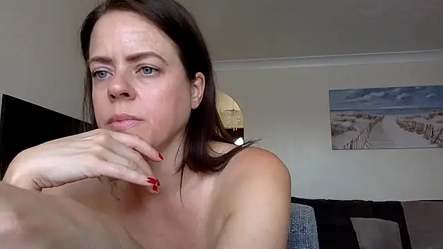 Snapshot of ElizabethArden42- chatting on June 17, 2026, 10:39 am ElizabethArden42- online show from June 17, 2026, 10:39 am