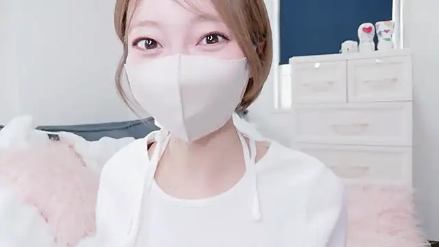 YUKI 377 online show from February 6, 2026, 3:55 am