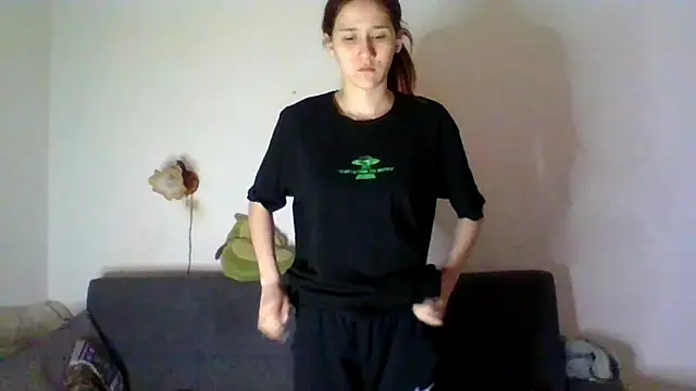 Snapshot of NickiKisinger chatting on April 2, 2026, 5:05 am NickiKisinger online show from April 2, 2026, 5:05 am