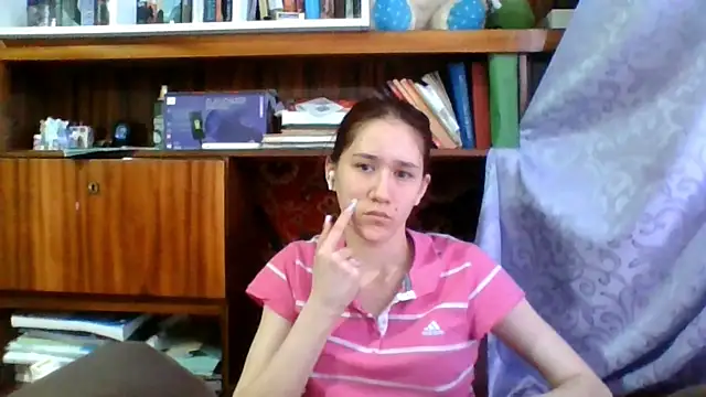 Snapshot of NickiKisinger chatting on April 5, 2026, 5:15 am NickiKisinger online show from April 5, 2026, 5:15 am