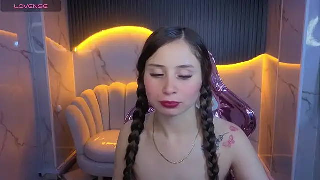 Ariana18 b online show from May 22, 2026, 1:06 pm