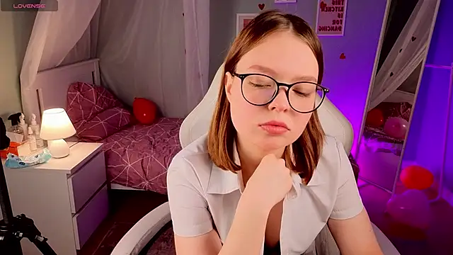 Snapshot of nova_tail chatting on February 16, 2026, 7:04 am nova tail online show from February 16, 2026, 7:04 am