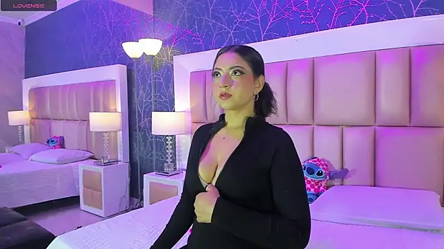 KiaraEverly online show from May 8, 2026, 6:46 pm