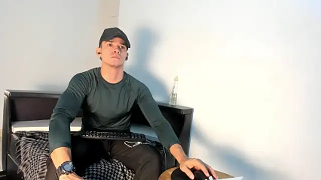 CRISTHIAN WOLF1 online show from May 9, 2026, 12:27 am