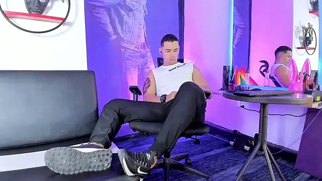 Snapshot of CRISTHIAN_WOLF1 chatting on August 4, 2026, 1:25 pm CRISTHIAN WOLF1 online show from August 4, 2026, 1:25 pm